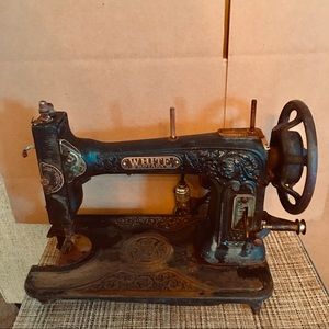 White Rotary Sewing Machine #9002-3